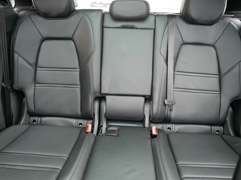 Used 2023 Porsche Cayenne AWD/4WD image 13