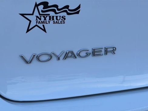 Used 2023 Chrysler Voyager LX FWD image 21