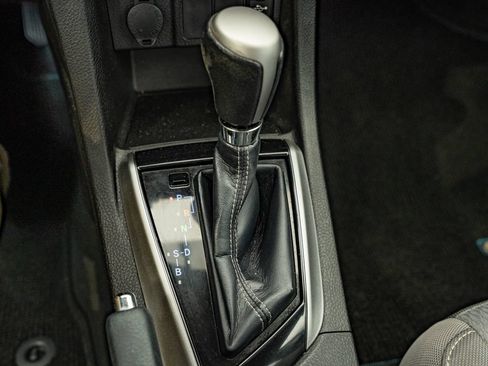 Used 2015 Toyota Corolla LE FWD image 36