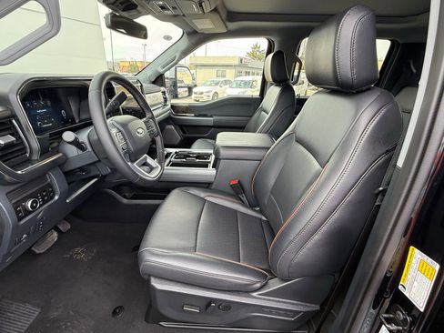 Used 2025 Ford F250 Lariat w/ Chrome Package image 12