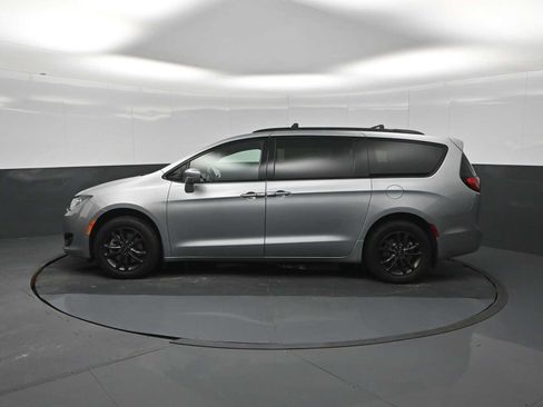 Used 2020 Chrysler Pacifica Touring-L w/ Advanced Safetytec Group AWD/4WD image 4