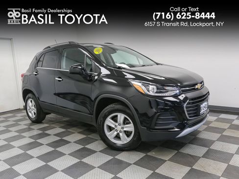 Used 2018 Chevrolet Trax LT w/ LT Convenience Package AWD/4WD image 1