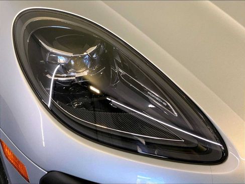 Certified 2023 Porsche Macan AWD/4WD image 12