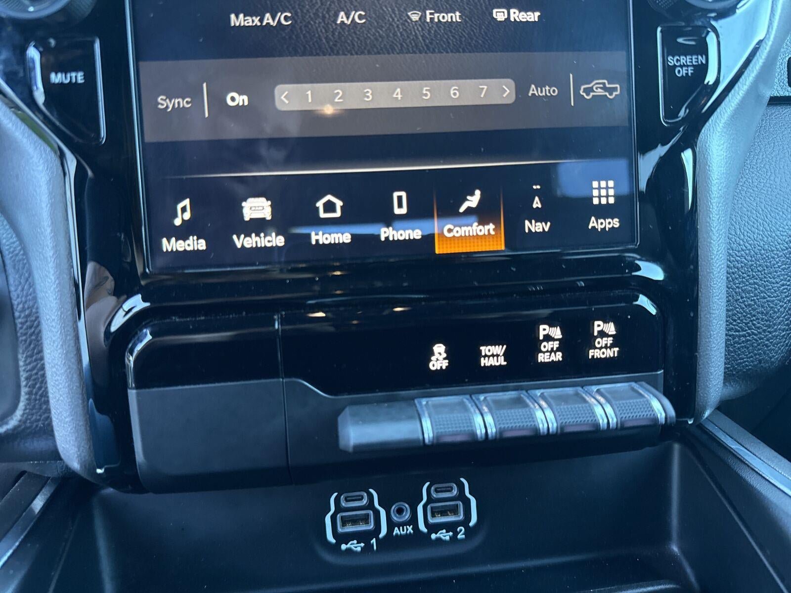 Used 2023 RAM 1500 Laramie AWD/4WD image 9
