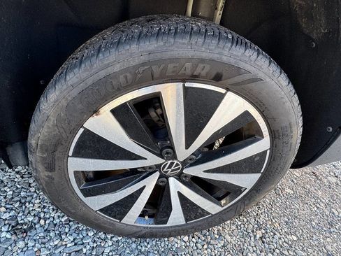 Used 2023 Volkswagen Taos SE image 28