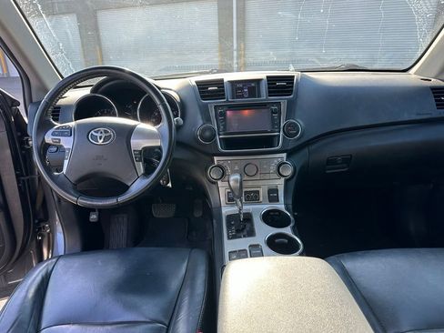 Used 2013 Toyota Highlander SE AWD/4WD image 10