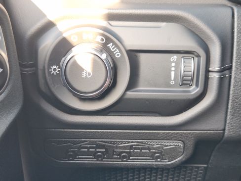Used 2025 Jeep Wrangler Unlimited Sahara AWD/4WD image 23