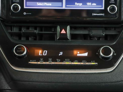 Used 2022 Toyota Corolla LE FWD image 20