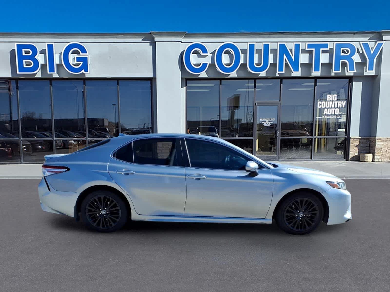 Used 2020 Toyota Camry SE FWD image 4