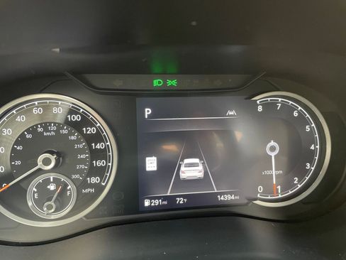 Used 2025 Genesis G70 2.5T image 40