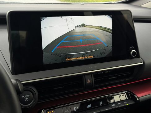 Certified 2024 Toyota Prius Prime FWD image 18