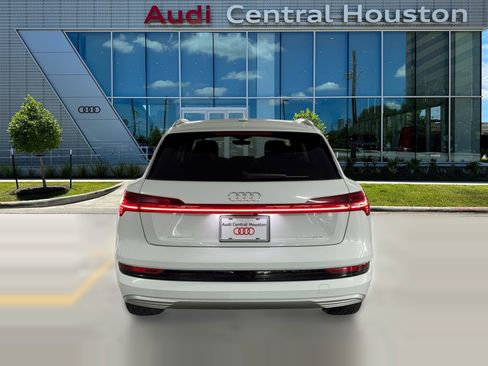 Used 2022 Audi e-tron Premium Plus w/ Premium Plus Package image 10