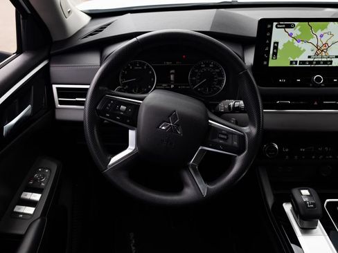 Used 2025 Mitsubishi Outlander ES AWD/4WD image 10