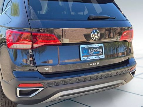 Used 2023 Volkswagen Taos SE w/ Panoramic Sunroof Package FWD image 7