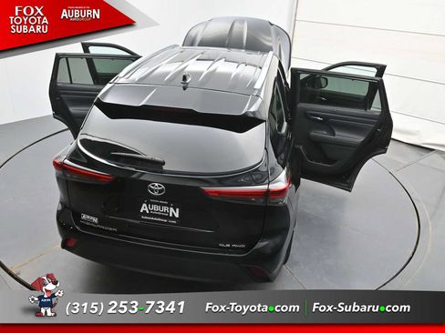 Used 2023 Toyota Highlander XLE AWD/4WD image 34