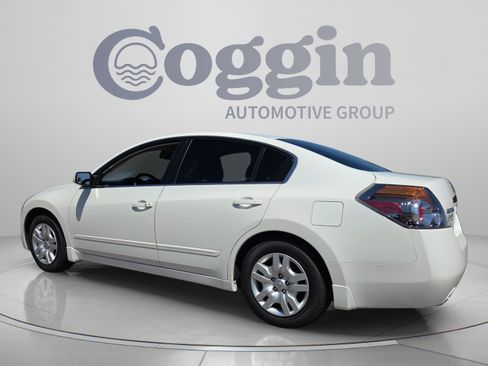 Used 2009 Nissan Altima 2.5 S w/ Convenience Pkg FWD image 3