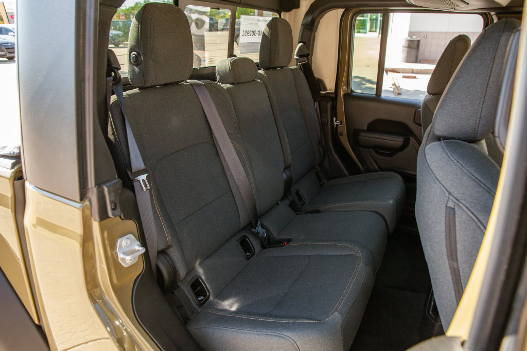Used 2025 Jeep Gladiator Sport AWD/4WD image 12