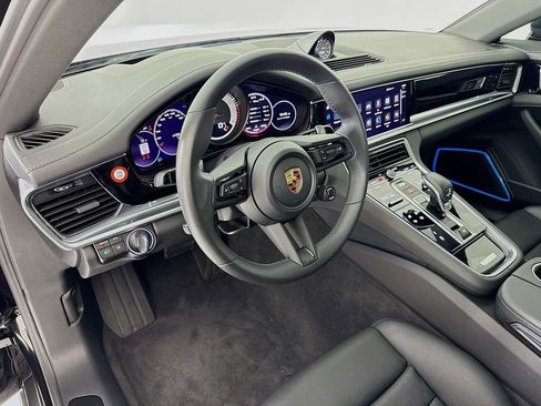 Certified 2023 Porsche Panamera Platinum Edition image 4