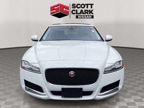 Used 2018 Jaguar XF Premium AWD/4WD image 2
