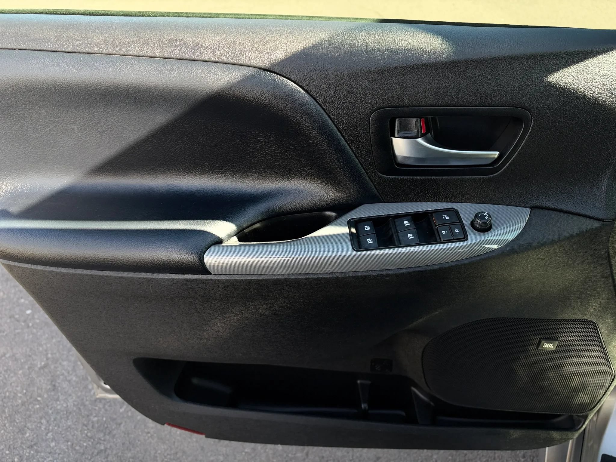 Used 2019 Toyota Sienna SE Premium w/ Carpet Mat Package AWD/4WD image 14