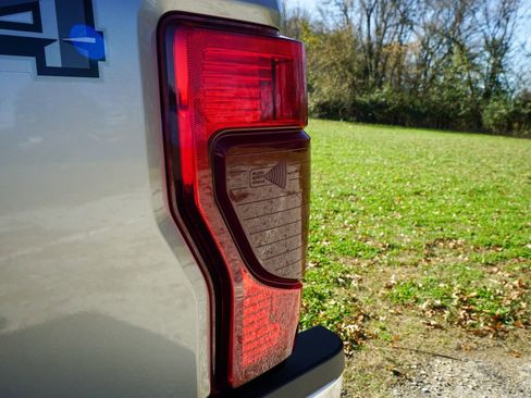 Used 2020 Ford F250 Lariat w/ Chrome Package image 17