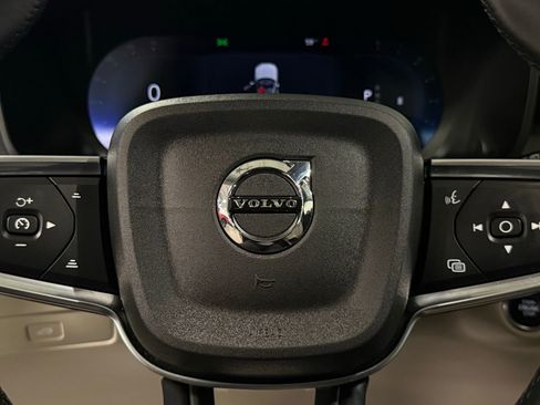 Used 2025 Volvo XC40 B5 Plus image 49