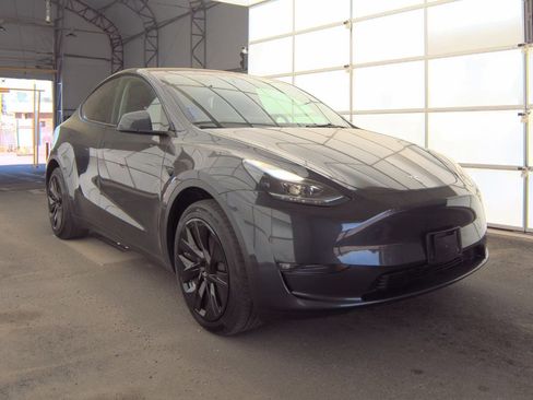 Used 2024 Tesla Model Y Long Range image 2