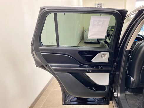 Used 2023 Lincoln Aviator Reserve w/ Equipment Group 201A image 8