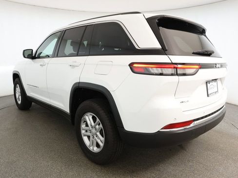 Used 2023 Jeep Grand Cherokee Laredo image 6