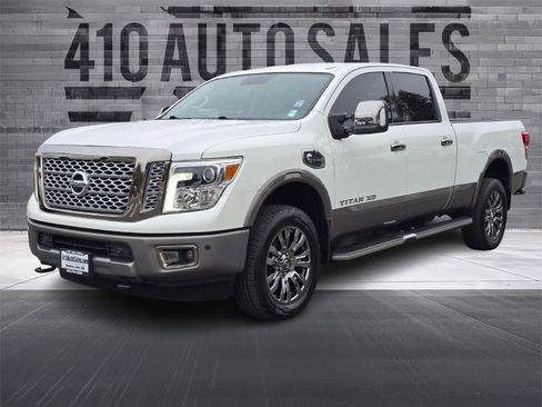 Used 2019 Nissan Titan Platinum Reserve w/ Platinum Utility Package image 6
