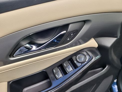 Used 2023 Chevrolet Traverse LS image 19