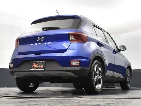 Used 2025 Hyundai Venue Limited image 13