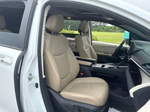 Used 2024 Toyota Sienna XLE FWD image 27