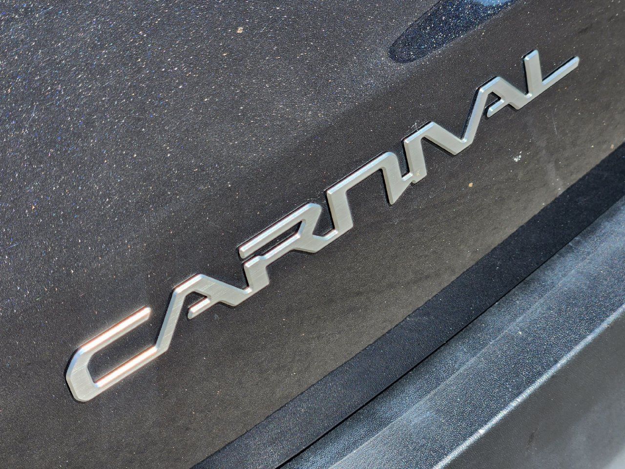 Used 2025 Kia Carnival FWD image 10