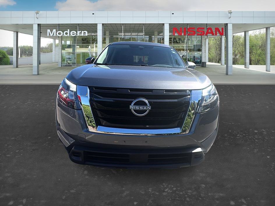 Certified 2025 Nissan Pathfinder SV FWD image 8