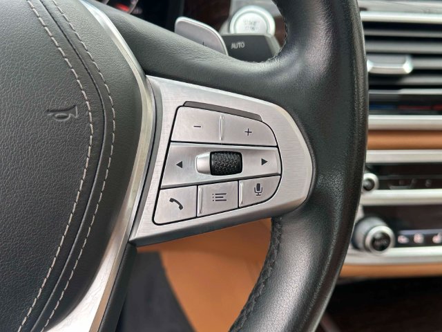 Used 2021 BMW 750i xDrive AWD/4WD image 44