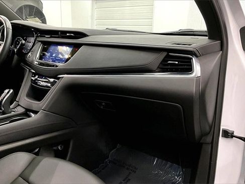 Used 2024 Cadillac XT6 Luxury image 16