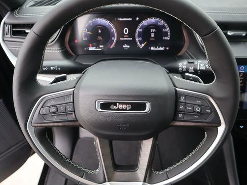 New 2026 Jeep Grand Cherokee Altitude AWD/4WD image 3