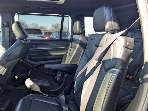 Used 2024 Jeep Grand Cherokee L Limited w/ Luxury Tech Group II image 27