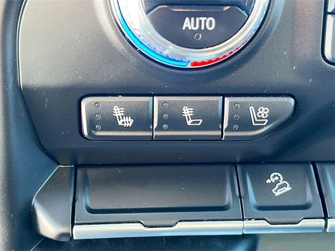 Used 2022 GMC Sierra 1500 AT4 w/ AT4 Preferred Package image 19