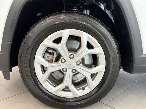 Used 2024 Jeep Compass Latitude AWD/4WD image 11