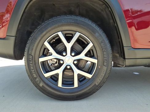 Used 2023 Jeep Grand Cherokee Limited RWD image 19