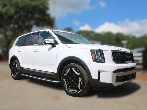 Used 2024 Kia Telluride EX w/ EX Captain's Chair Package FWD image 3