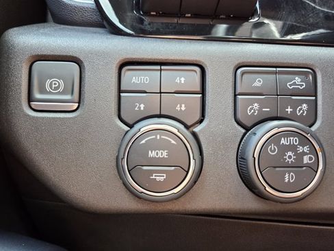 Certified 2022 Chevrolet Silverado 1500 High Country w/ Technology Package AWD/4WD image 22
