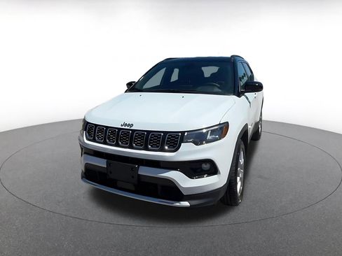Used 2025 Jeep Compass Limited image 7