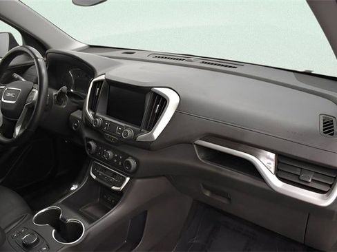 Used 2024 GMC Terrain SLT image 20