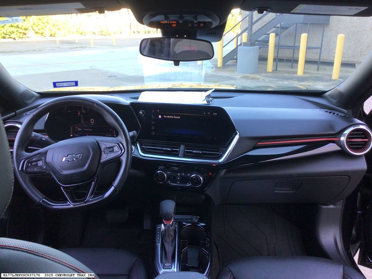 Used 2025 Chevrolet Trax RS w/ Sunroof Package FWD image 12