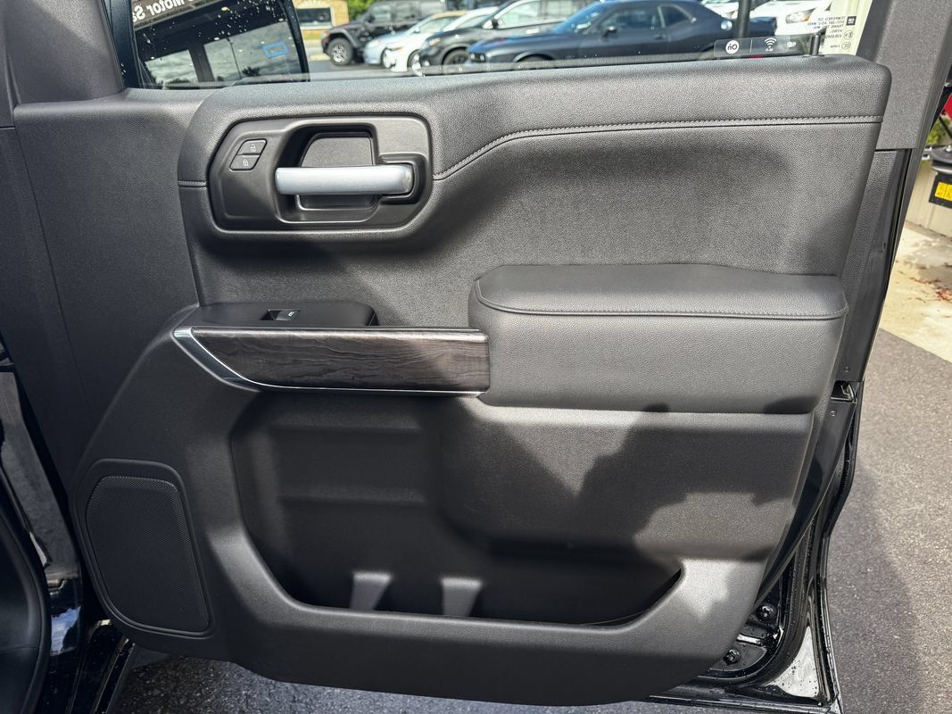 Used 2021 Chevrolet Silverado 1500 LTZ AWD/4WD image 27