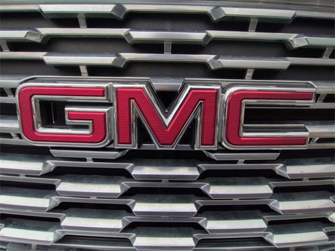 Used 2020 GMC Yukon Denali w/ Denali Premium Package image 32