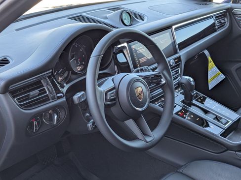 New 2026 Porsche Macan image 4